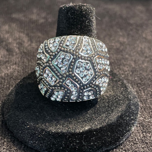 Chelsea Taylor Swarovski Crystal statement ring size 9 - Picture 3 of 3